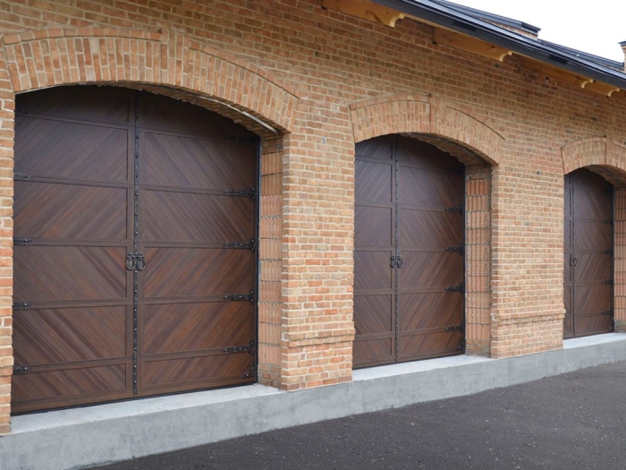 Гаражные секционные ворота: всё, что нужно знать перед покупкой